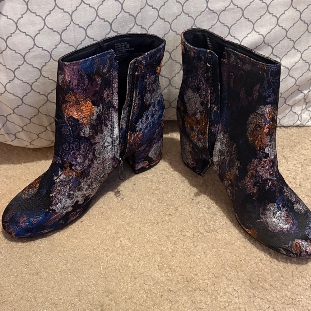 NWOT Zigi Soho Floral Metallic Brocade Ankle Boots - Black Multi size 8.5